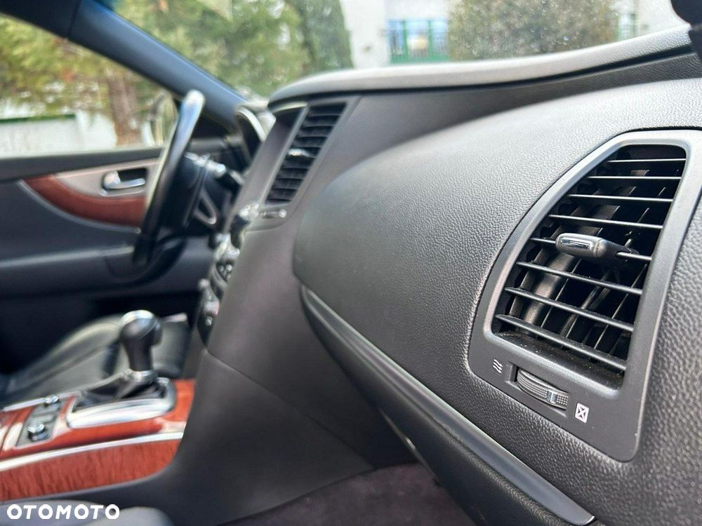 Infiniti QX70 3.7 AWD S Premium - 34