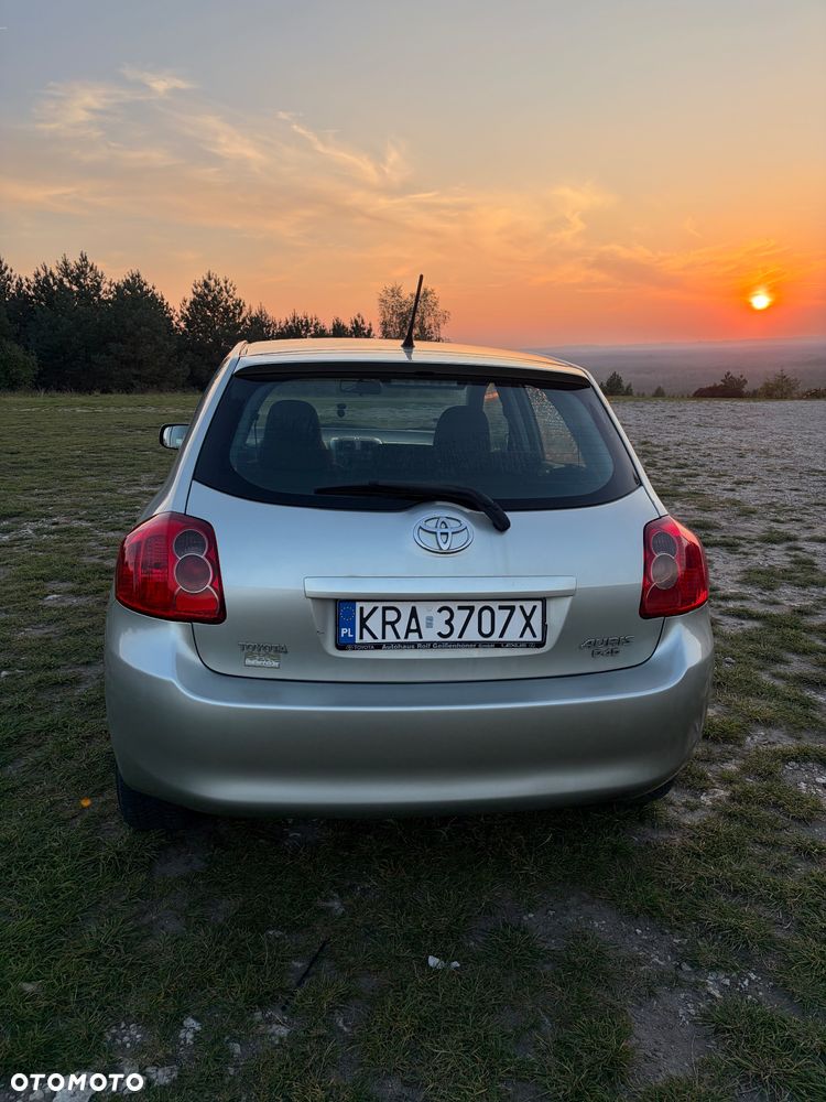 Toyota Auris 2007 photo 2