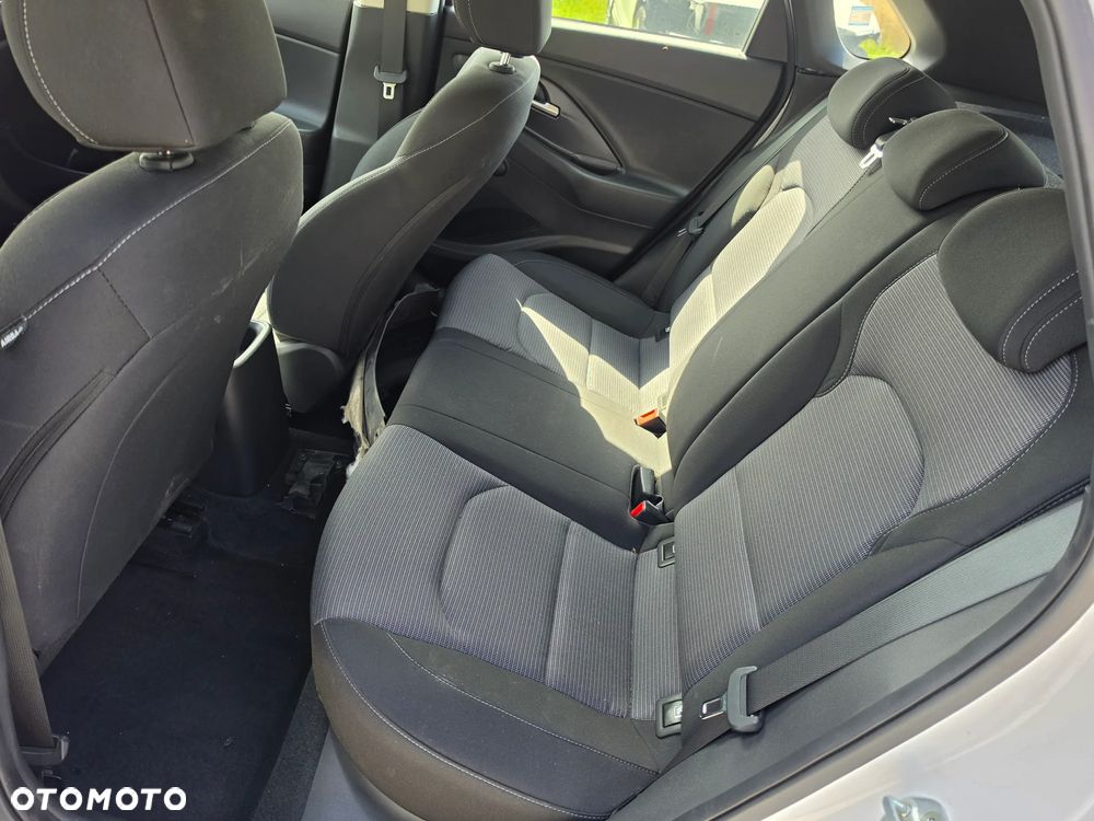 Hyundai i30 1.5 Intro - 8