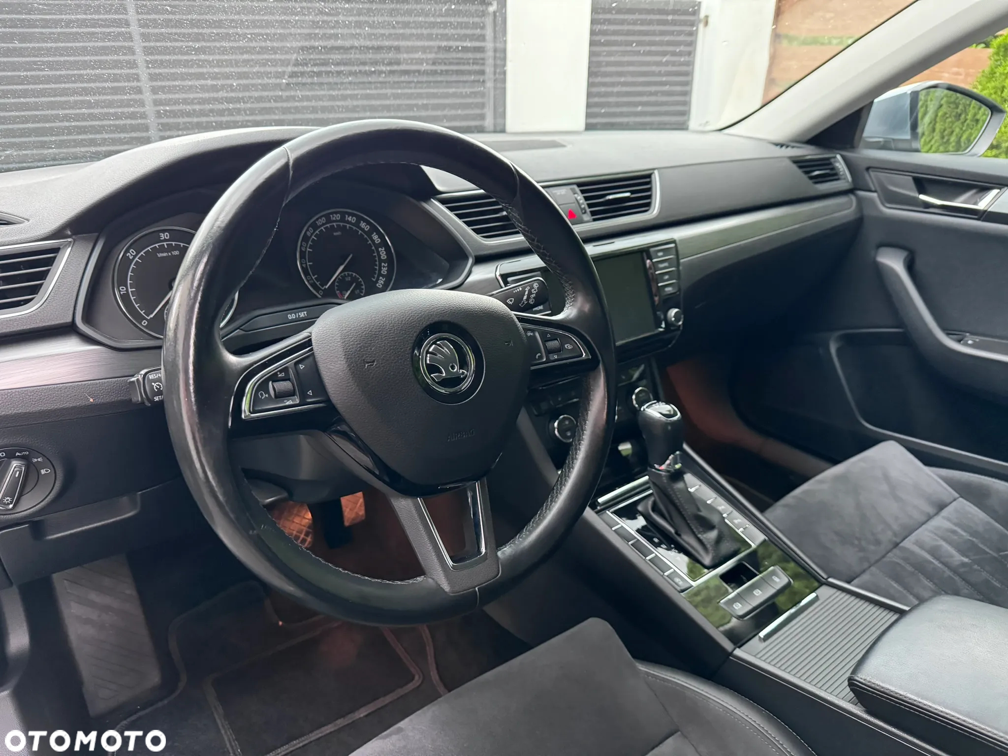 Skoda Superb 2.0 TDI Sportline DSG - 24
