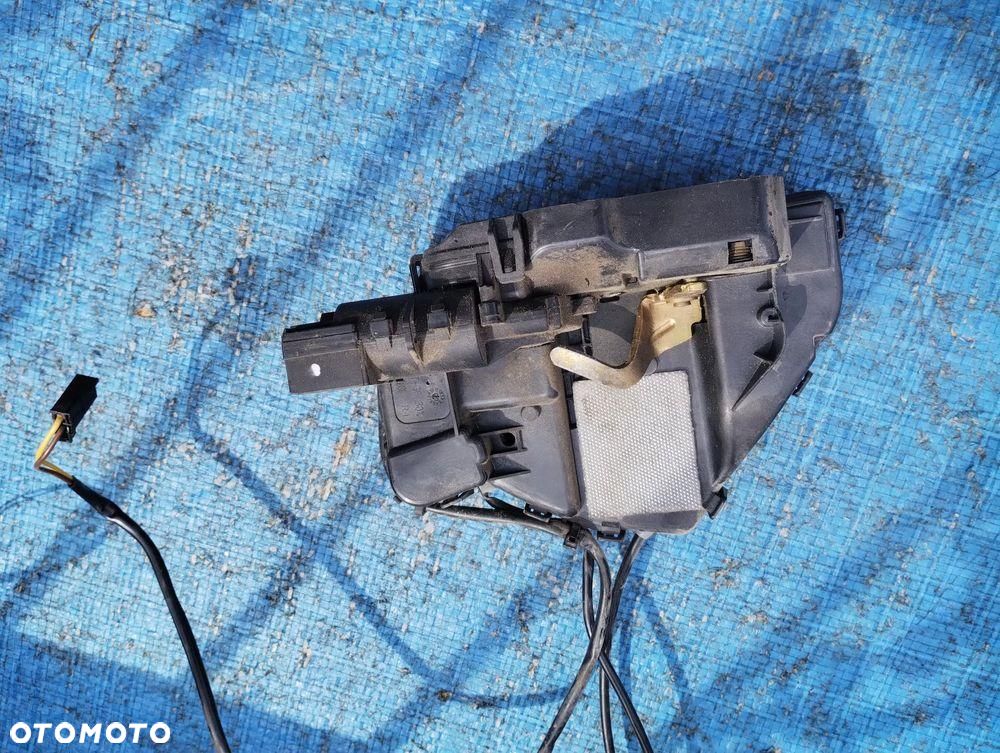 Mercedes W211 Zamek Drzwi Tył Prawy Tylny Keyless Go 2117301035 - 4