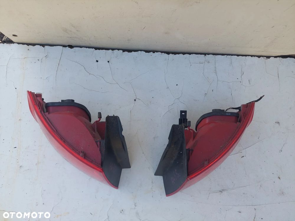 A4 B8 LAMPA PRAWA LEWA TYŁ W BŁOTNIK WKŁAD SEDAN - 2