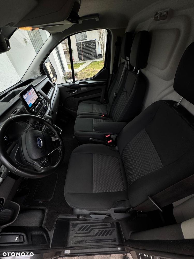 Ford TRANSIT CUSTOM - 13