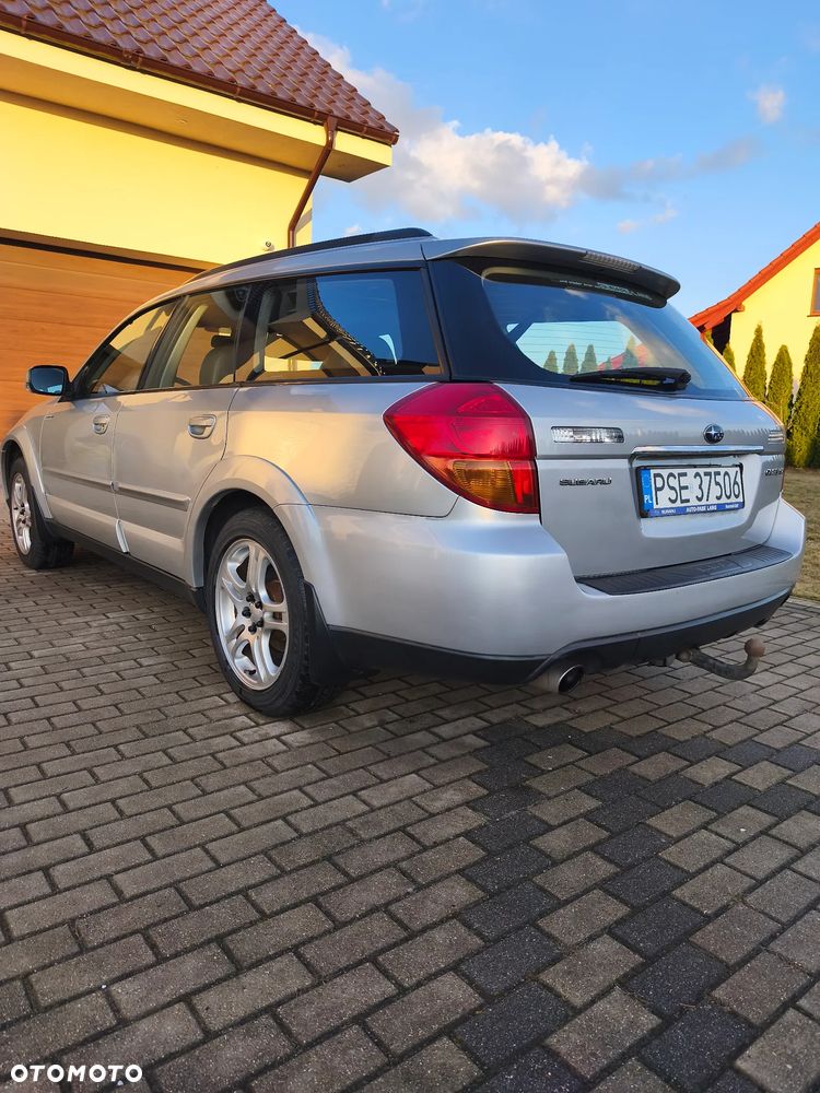Subaru Outback 2.5i MT - 7
