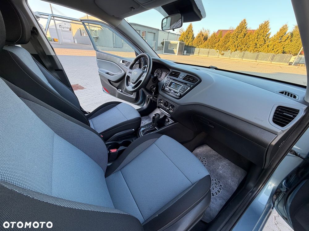 Hyundai i20 1.4 Comfort EU5 - 11