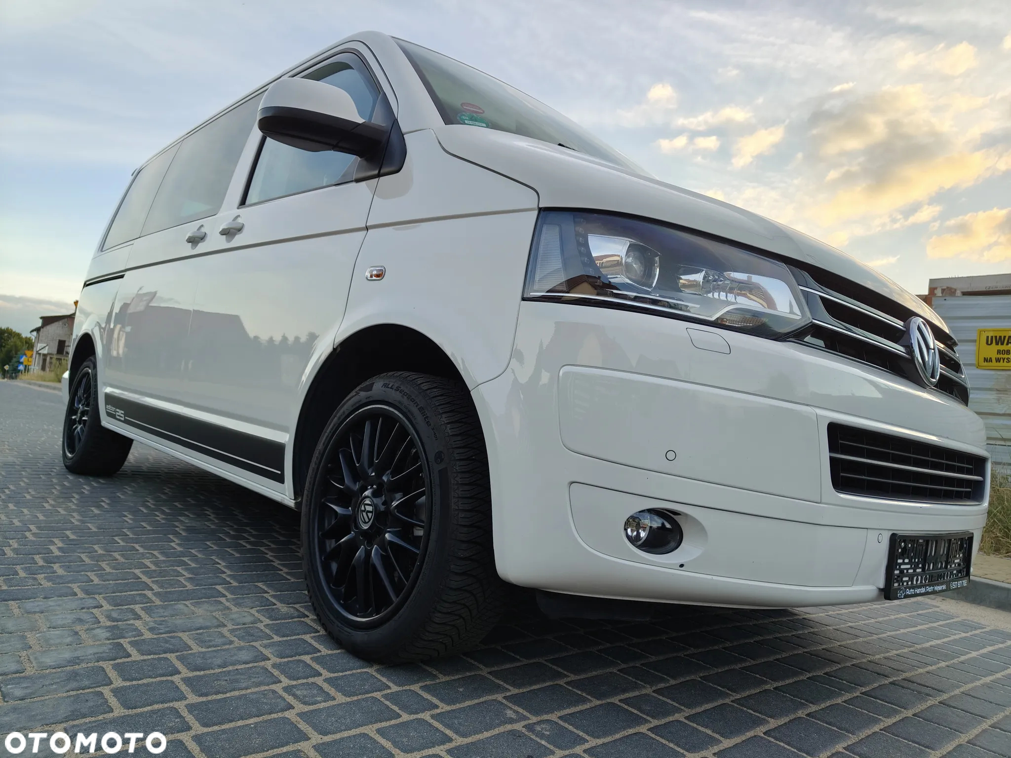 Volkswagen Multivan - 16