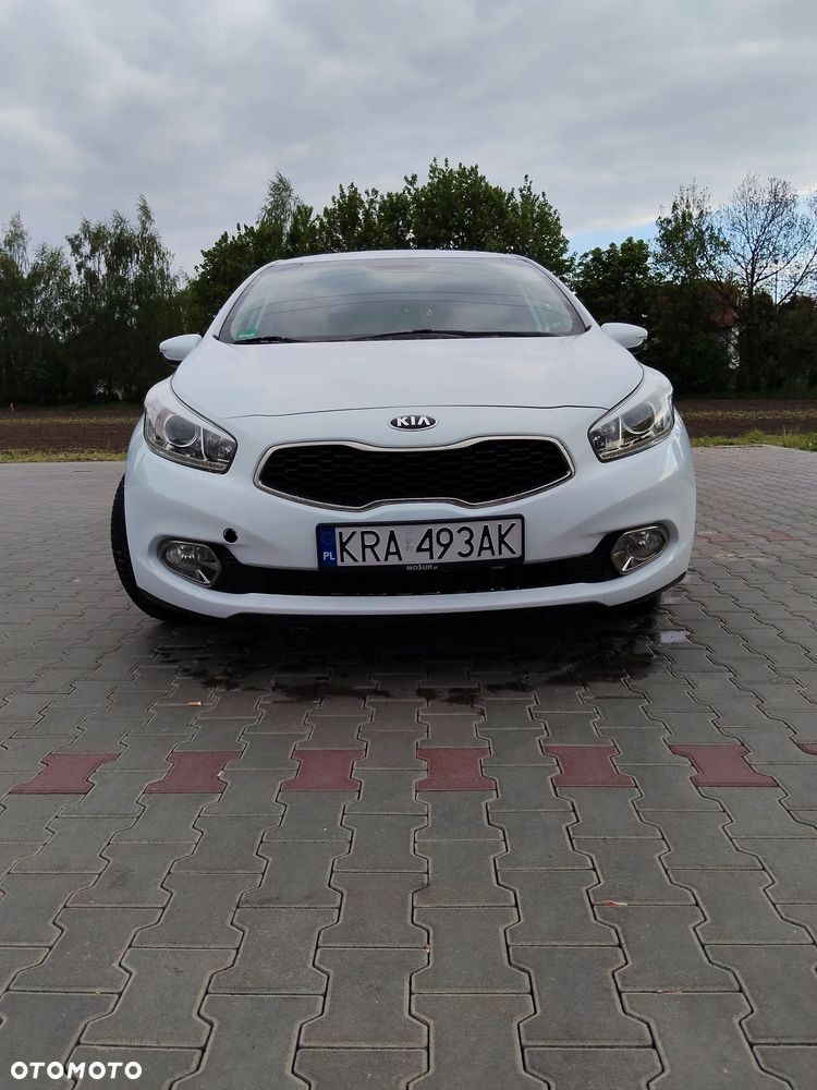 Kia Ceed 1.6 GDI Dream Team Edition - 1
