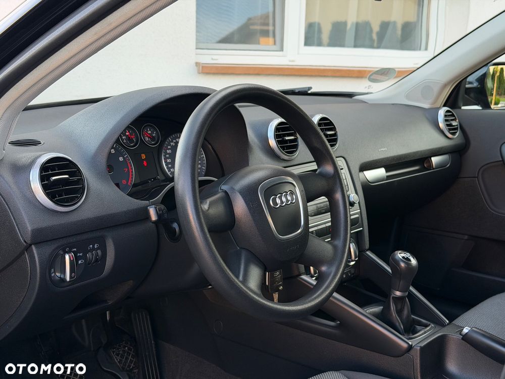 Audi A3 Sportback 1.6 Ambition - 17