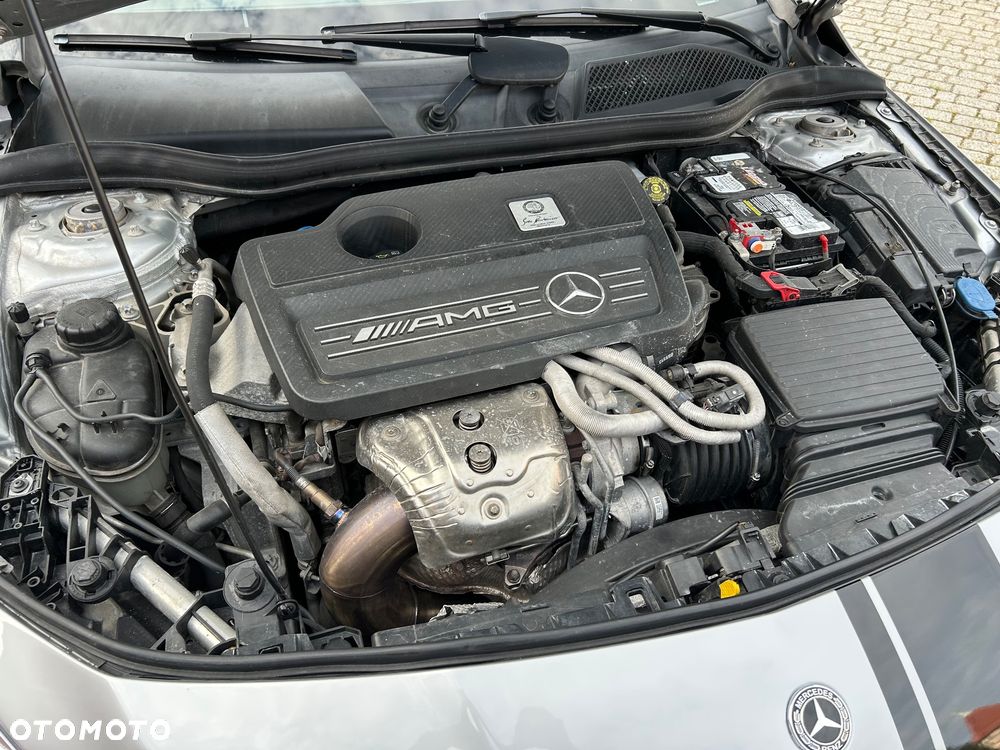 Mercedes-Benz CLA 45 AMG 4Matic 7G-DCT - 34