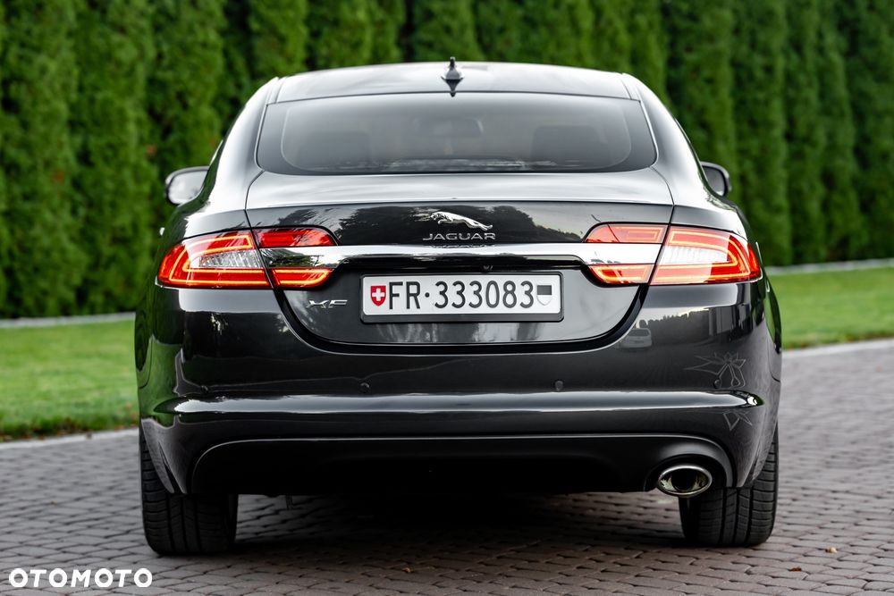 Jaguar XF 2.2 - 7