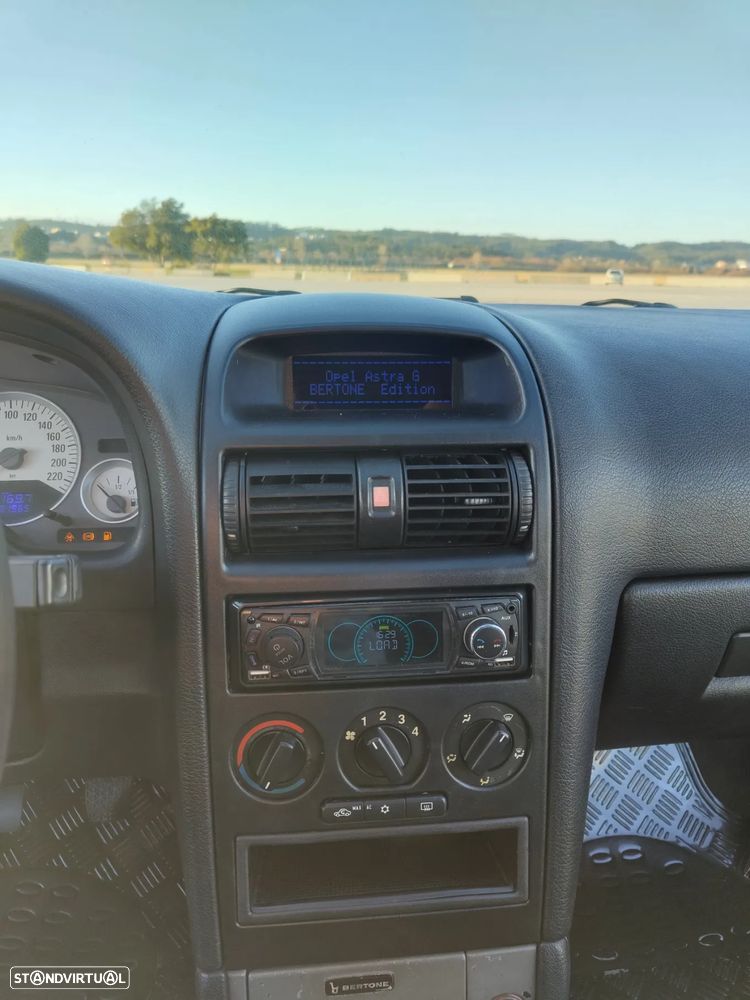 Opel Astra Coupe 1.8 16V - 9