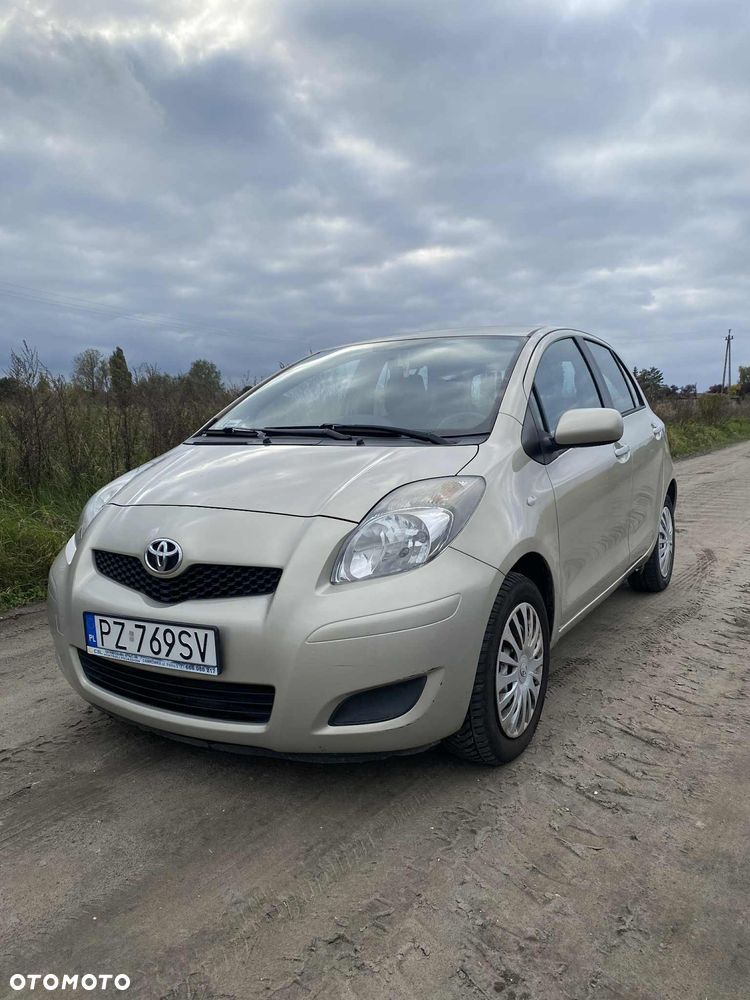 Toyota Yaris - 10