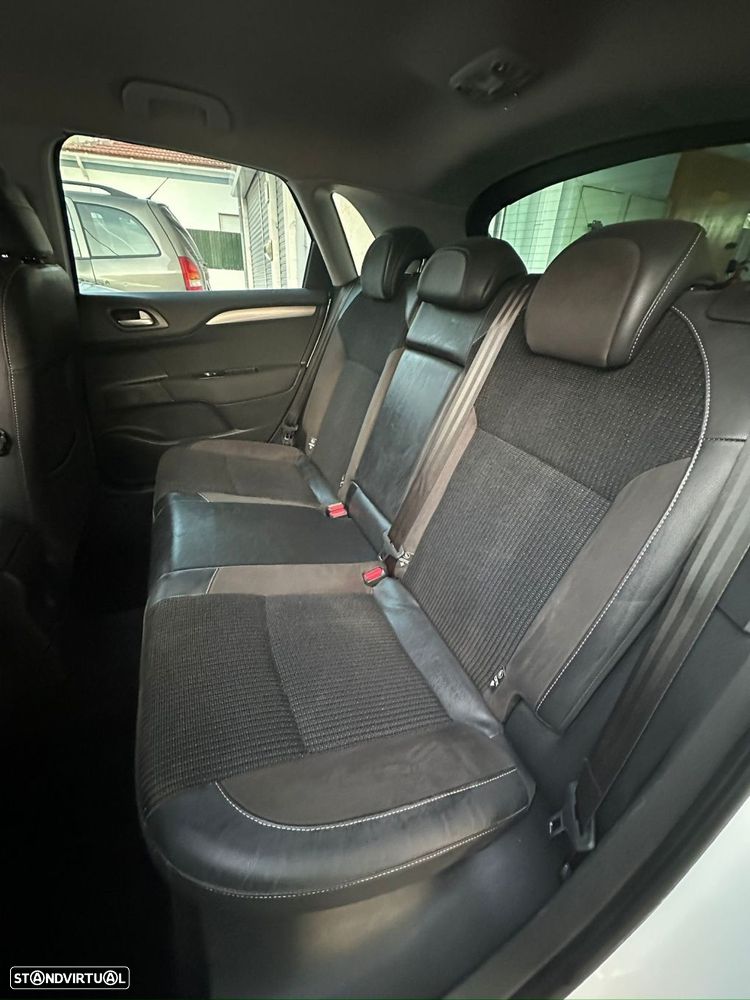 Citroën C4 1.2 PureTech Shine EAT6 - 10