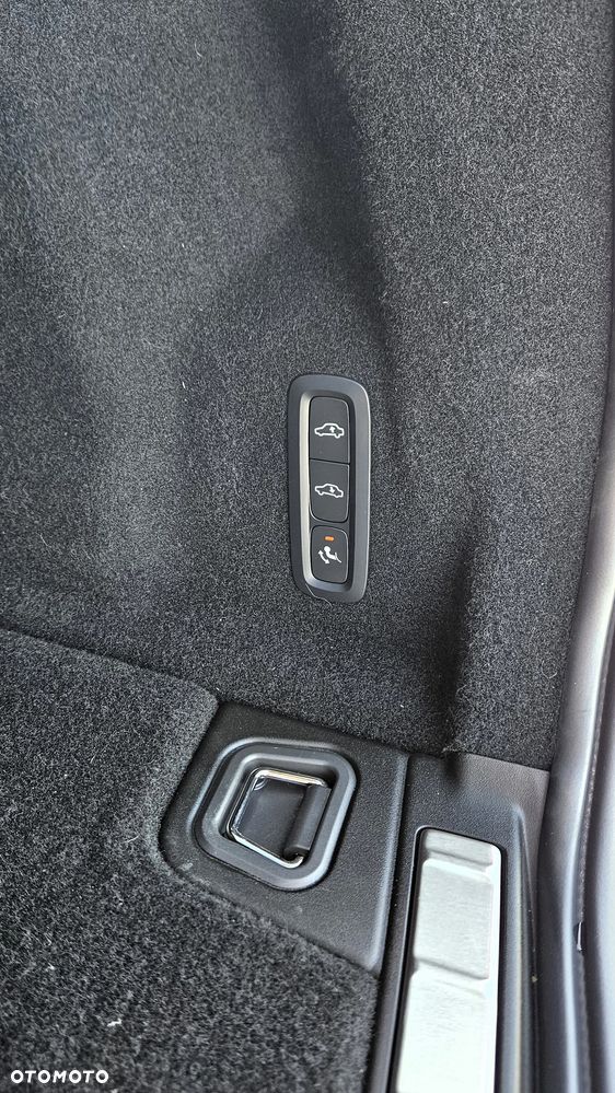 Volvo XC 60 B4 B R-Design - 17