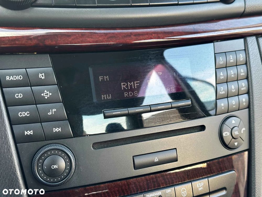 Mercedes-Benz Klasa E 240 Classic - 32