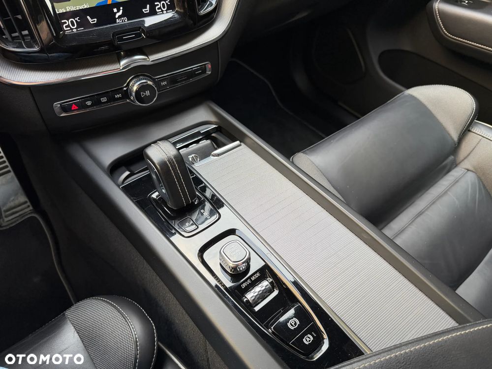 Volvo XC 60 B4 D AWD R-Design - 34