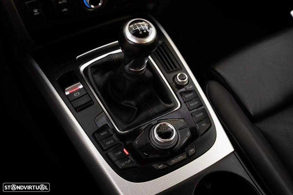 Audi A4 2.0 TDI Business Line S-line - 22