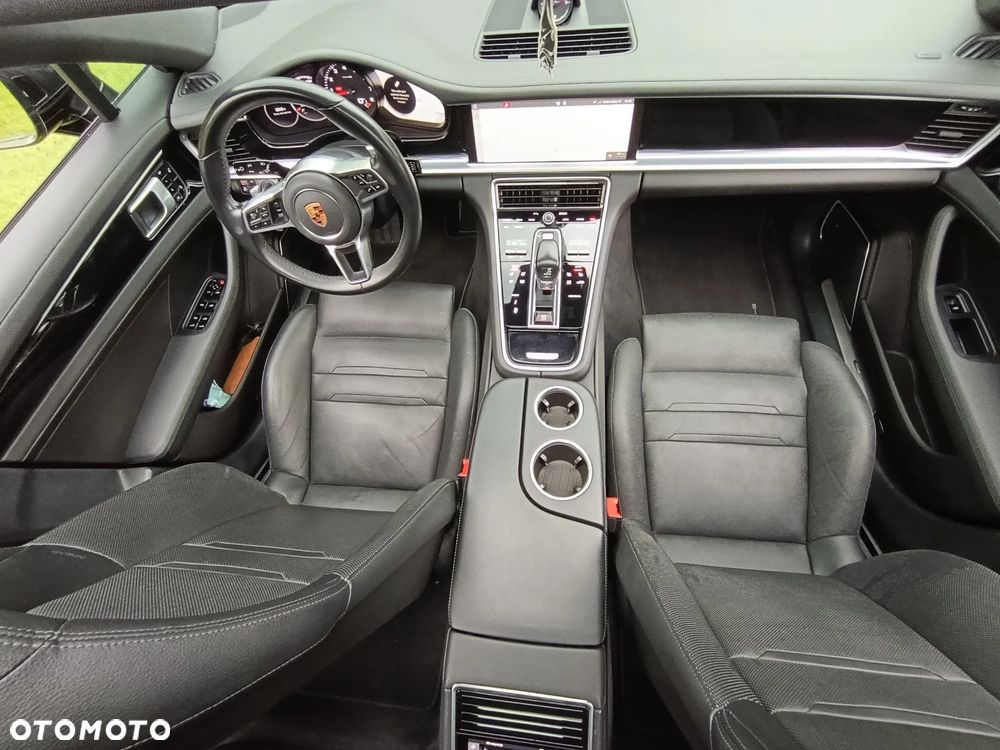 Porsche Panamera - 21