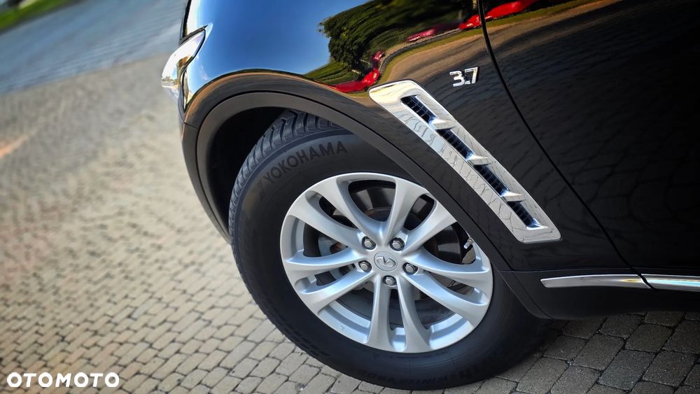 Infiniti QX70 3.7 GT - 13