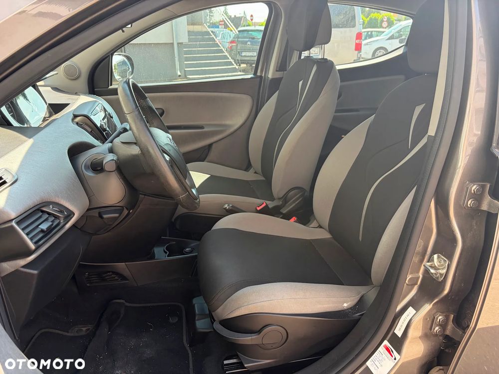 Lancia Ypsilon 1.2 8V Gold - 3