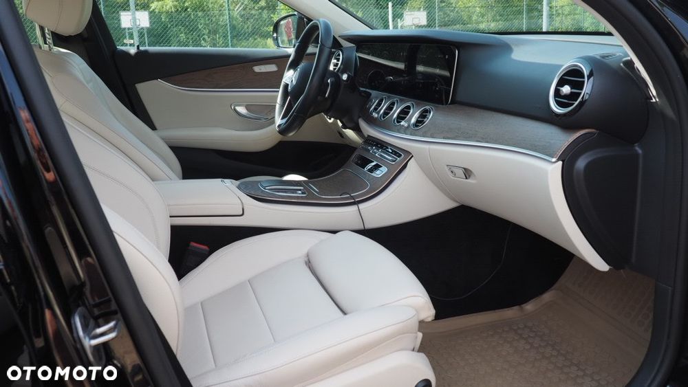 Mercedes-Benz Klasa E 220 d Exclusive - 16