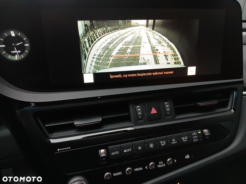 Lexus ES 300h F Sport Edition - 20