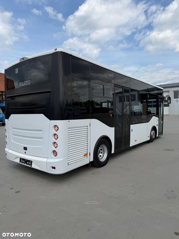 Isuzu Novociti Life 65 miejsc - 5