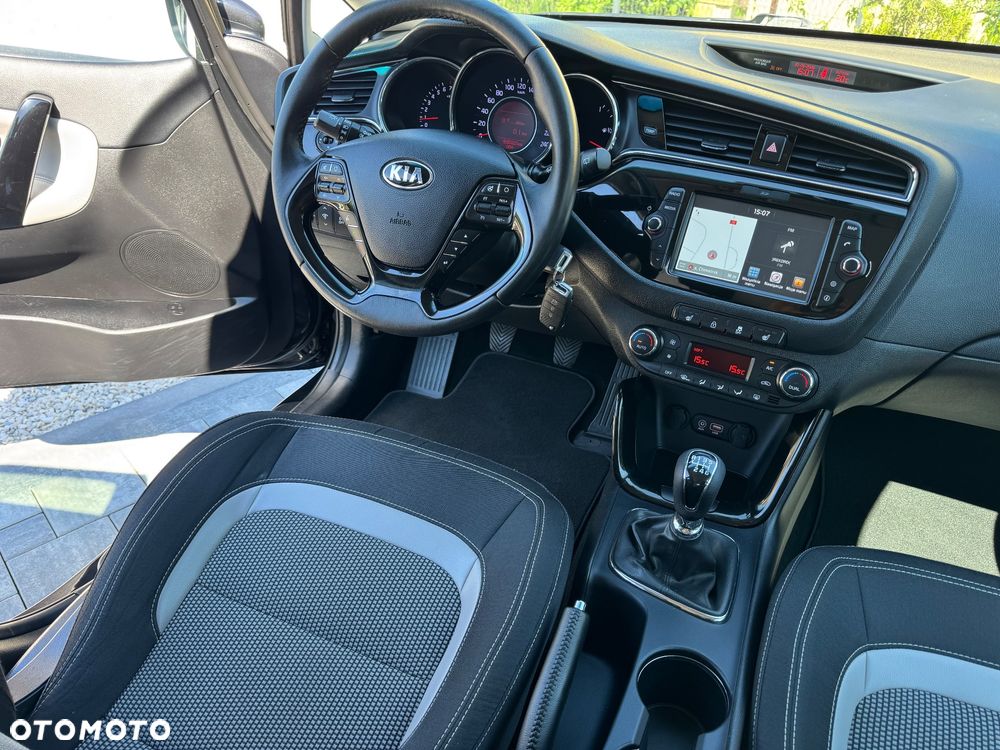 Kia Ceed 1.6 GDI Dream-Team Edition - 29