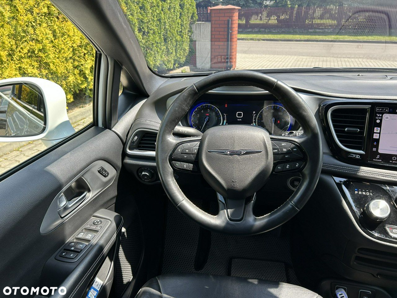 Chrysler Pacifica - 16