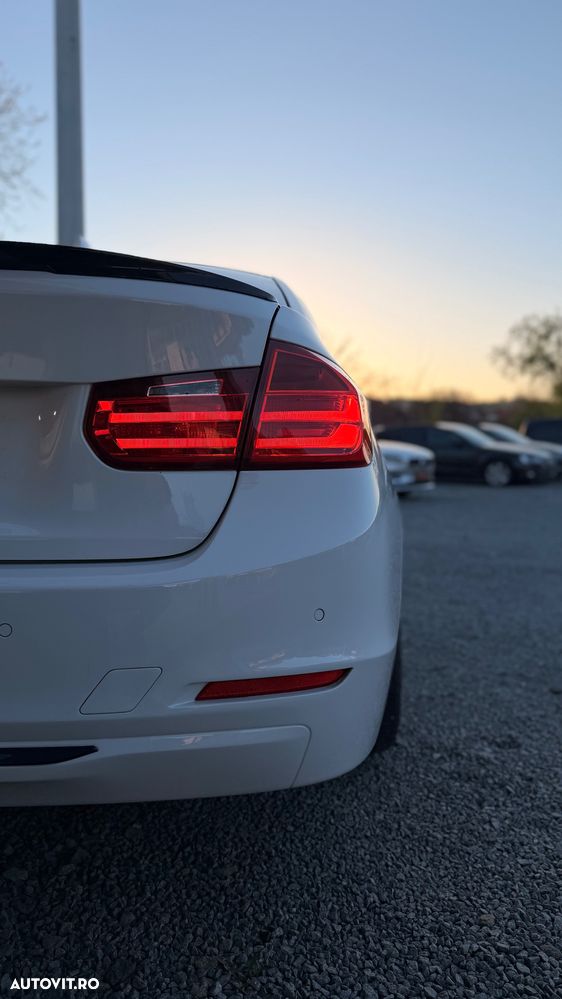 BMW Seria 3 320d Aut. Sport Line - 22