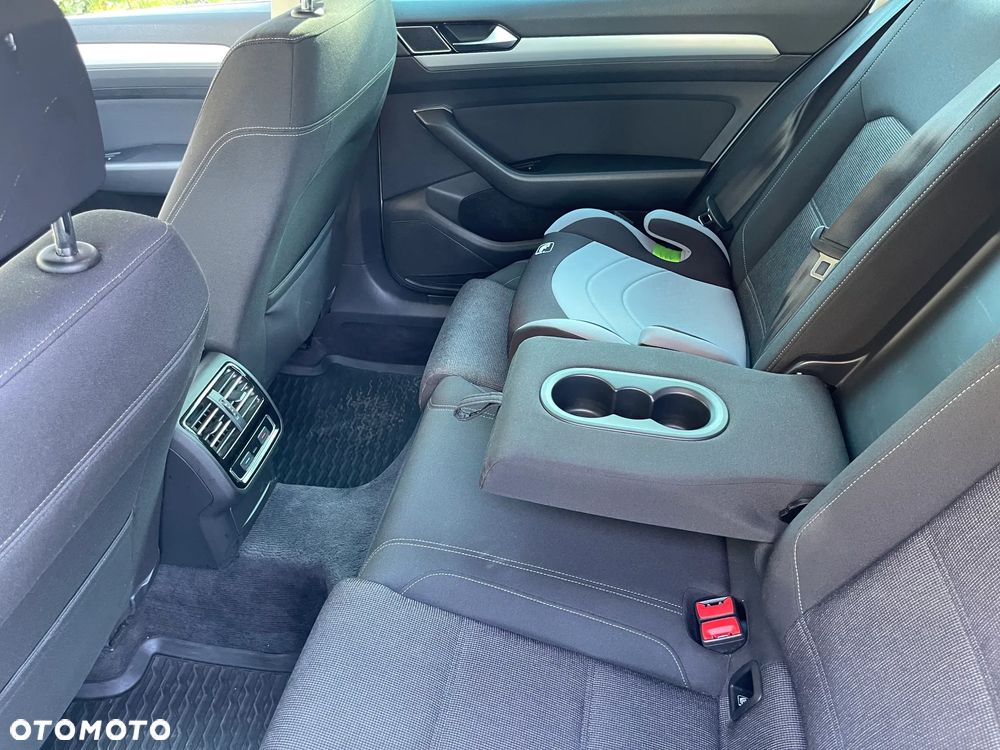 Volkswagen Passat - 15