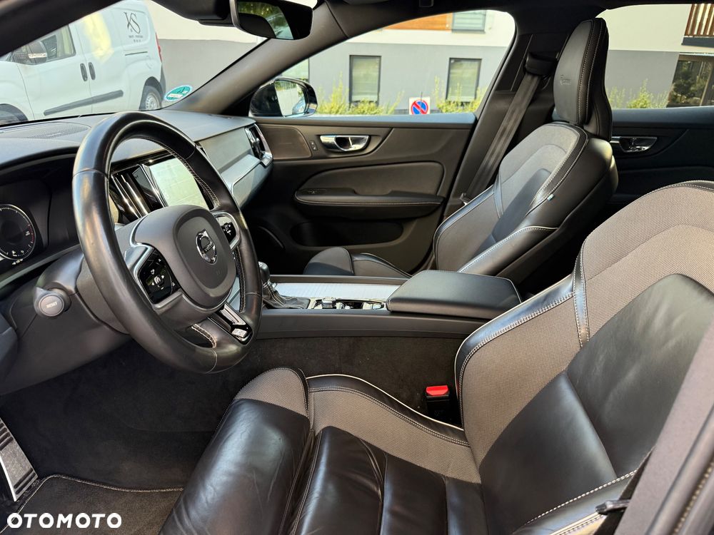 Volvo V60 D4 R-Design - 14