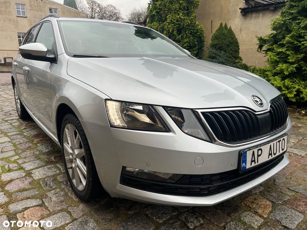 Skoda Octavia 1.6 TDI DSG Ambition - 8
