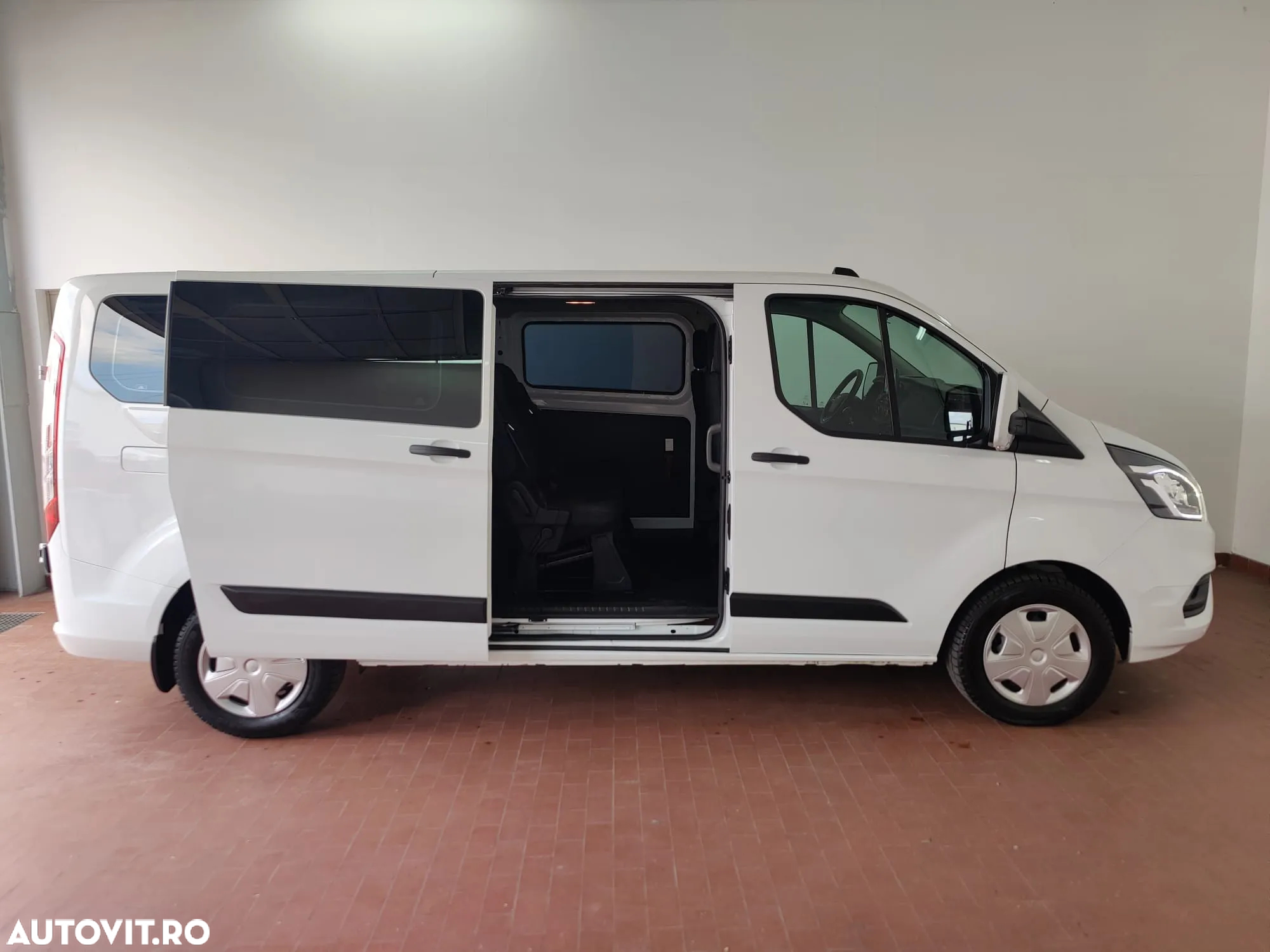 Ford Transit Custom Shuttle Bus 320 2.0 EcoBlue MHEV 130 CP L2H1 Trend - 6