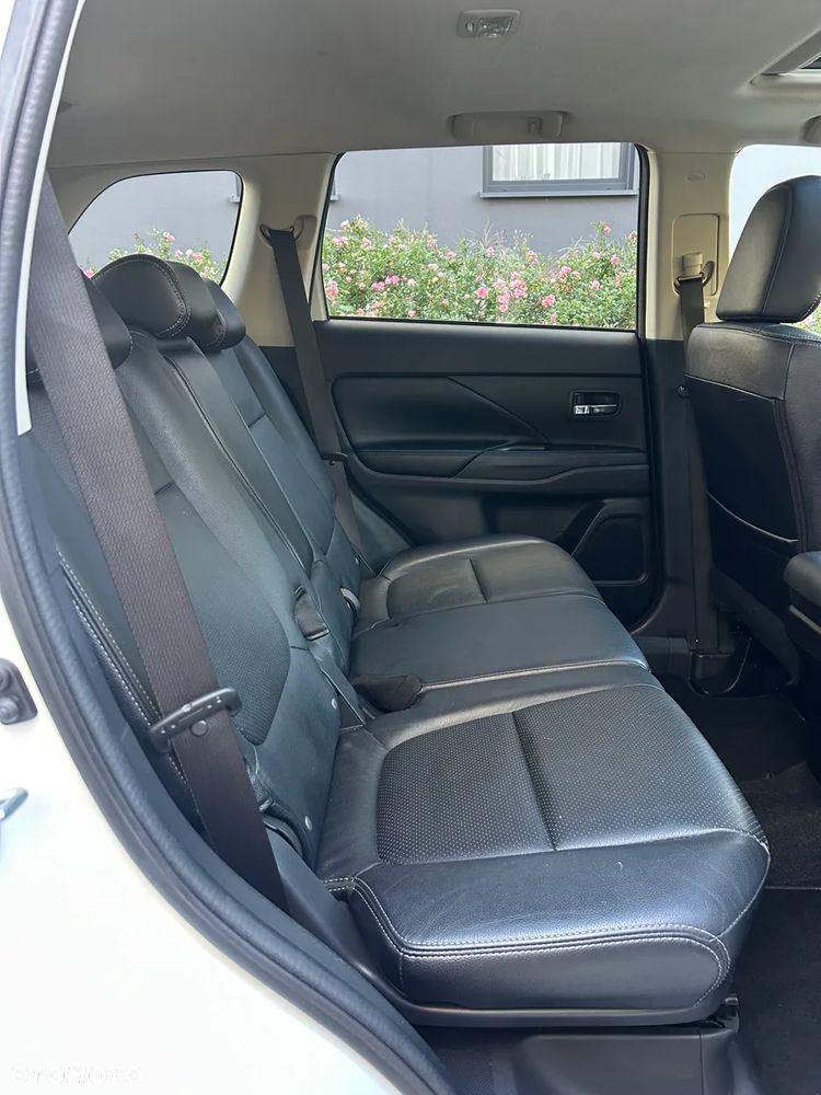 Mitsubishi Outlander 2.2 DI-D 4WD Automatik Instyle - 9