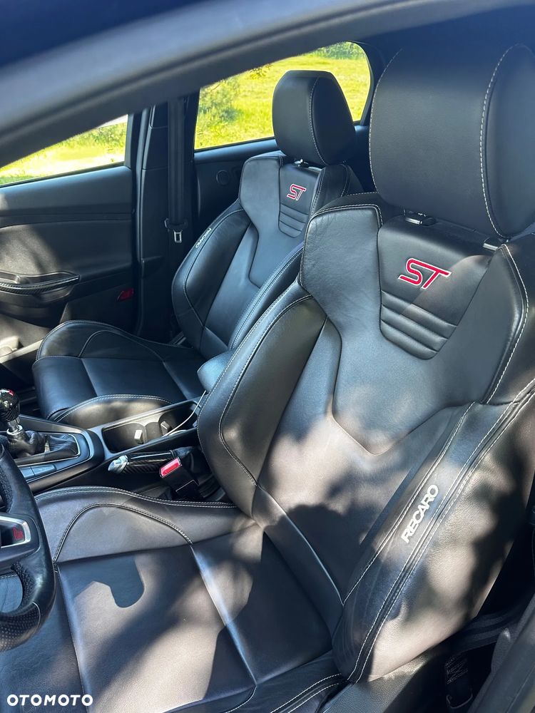 Ford Focus 2.0 EcoBoost ST-2 - 12