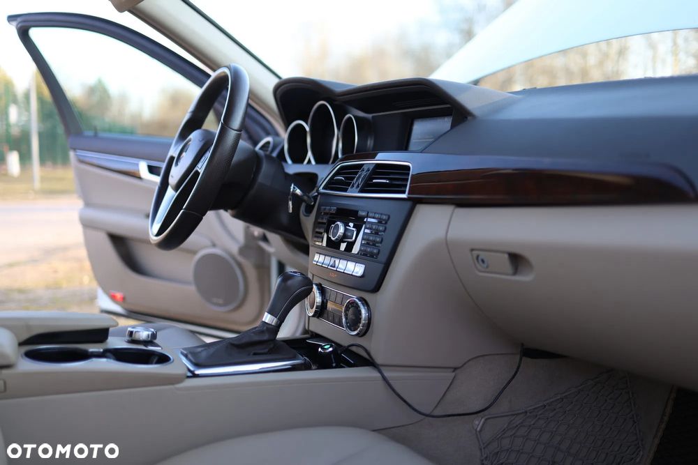 Mercedes-Benz Klasa C 300 4Matic 7G-TRONIC Avantgarde - 17