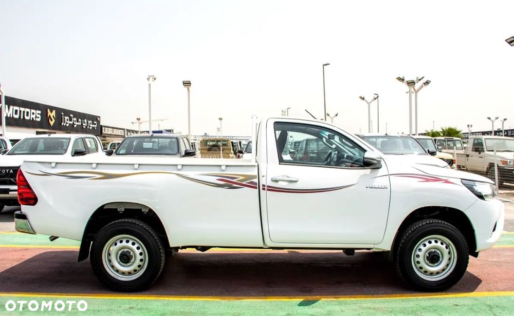 Toyota Hilux - 10