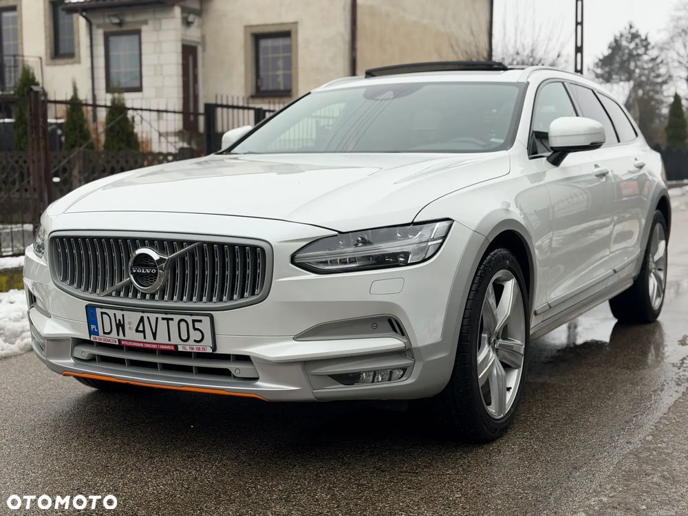 Volvo V90 Cross Country D4 AWD Ocean Race - 1