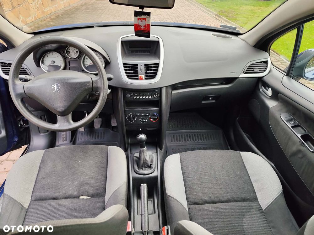 Peugeot 207 - 13