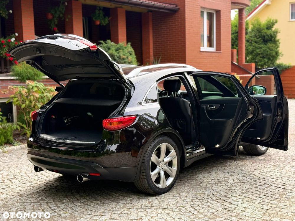 Infiniti QX70 - 12