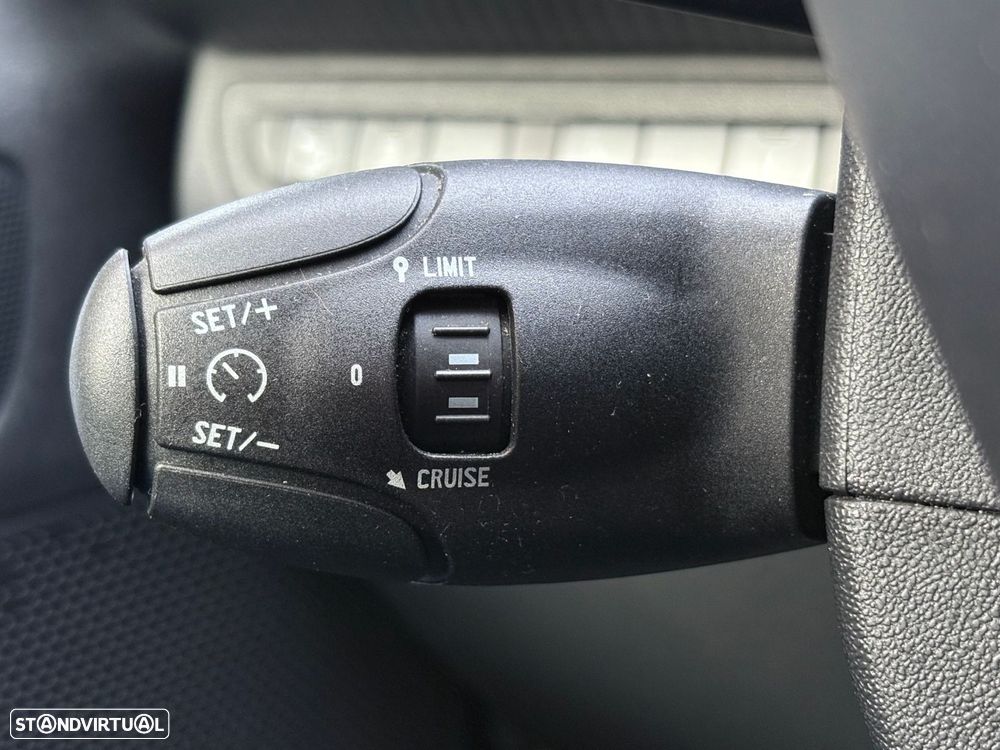 Peugeot 2008 1.2 PureTech Allure - 37