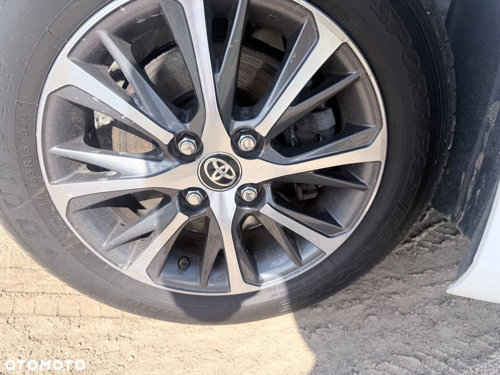 Toyota Yaris Hybrid 100 Premium - 6