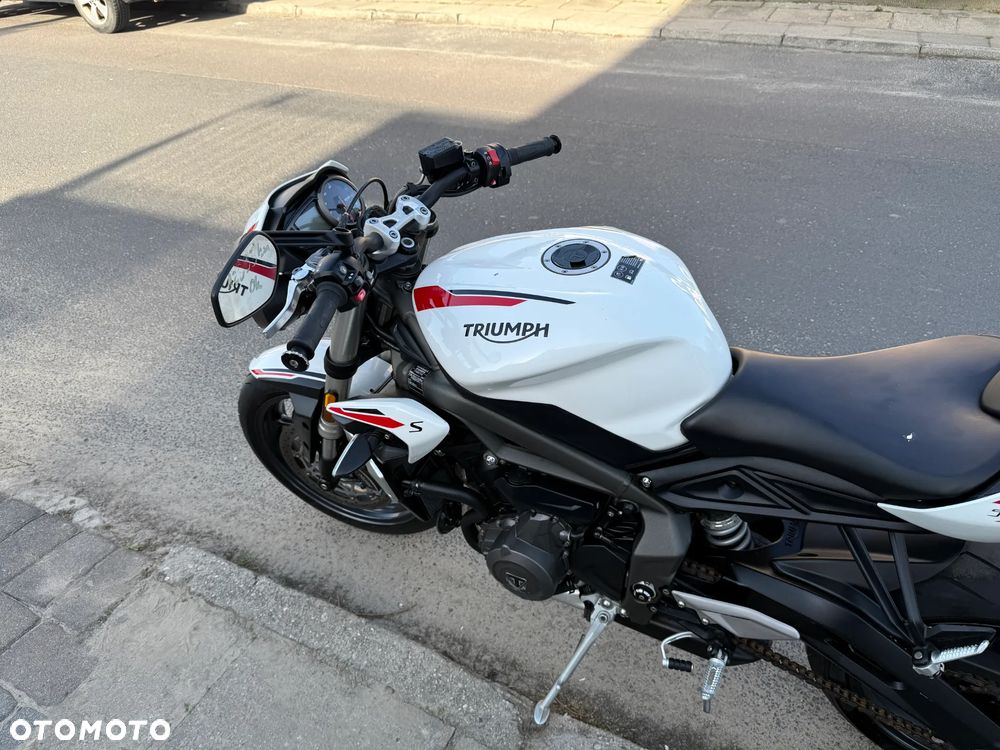 Triumph Street Triple - 10