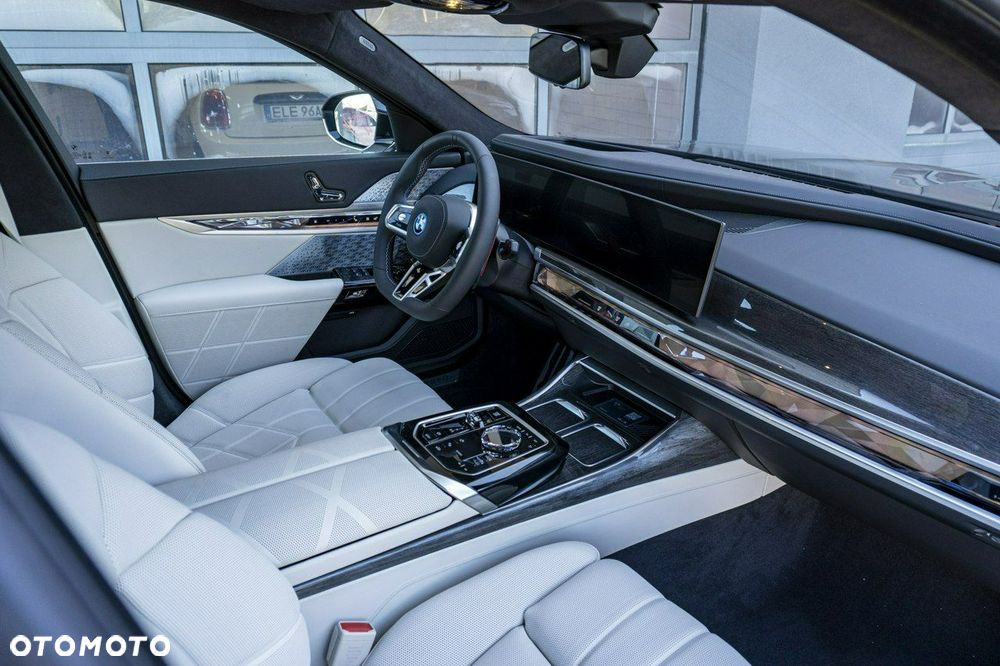BMW Seria 7 M760e PHEV xDrive sport - 24