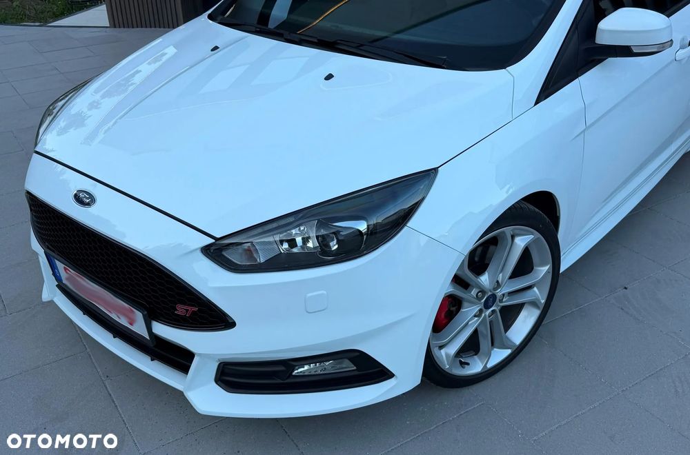 Ford Focus 2.0 EcoBoost ST mit Leder-Exclusiv-Paket - 16
