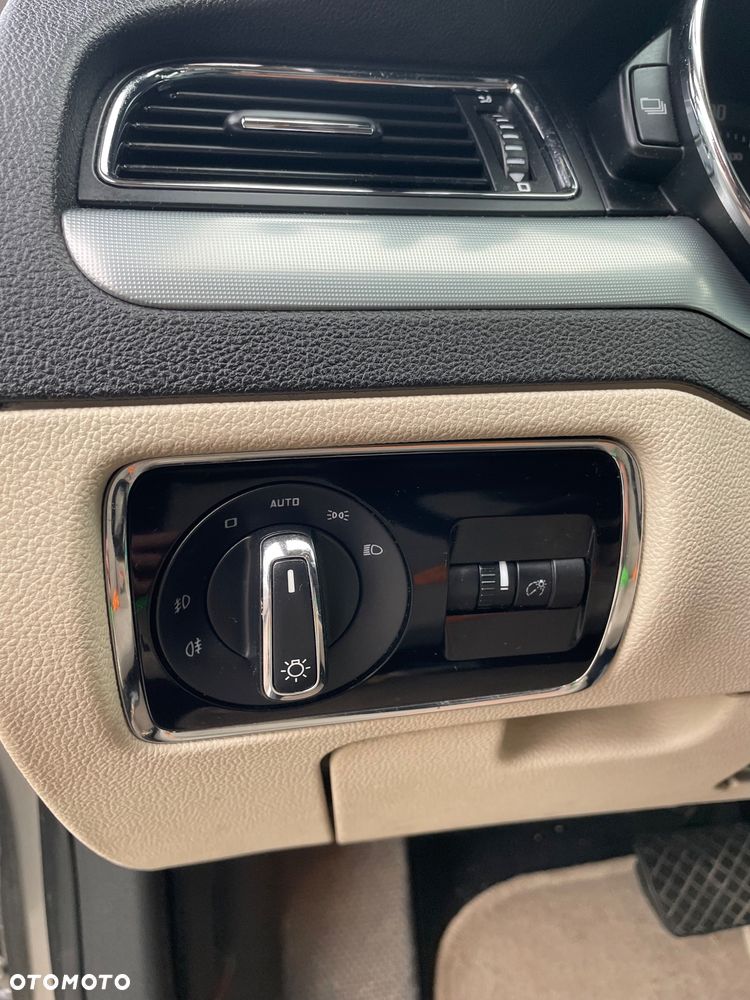 Skoda Superb 2.0 TDI Platinum DSG - 20