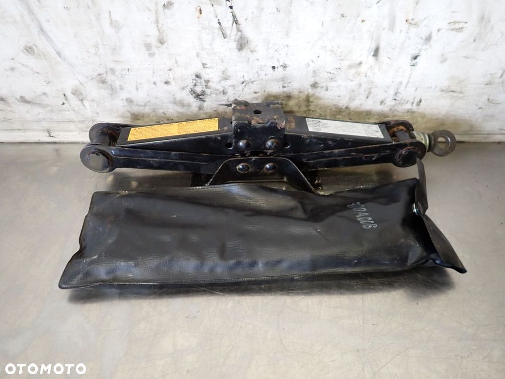 ZESTAW NARZĘDZIOWY MITSUBISHI LANCER VIII - 1