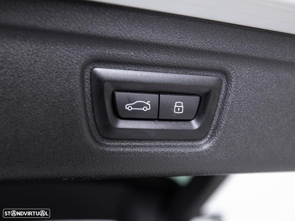 BMW 330 e xDrive Aut. - 15