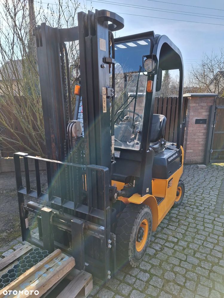 Mitsubishi T8 FD18 - 2